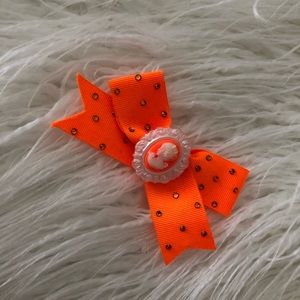 Tarina Tarantino hair bow